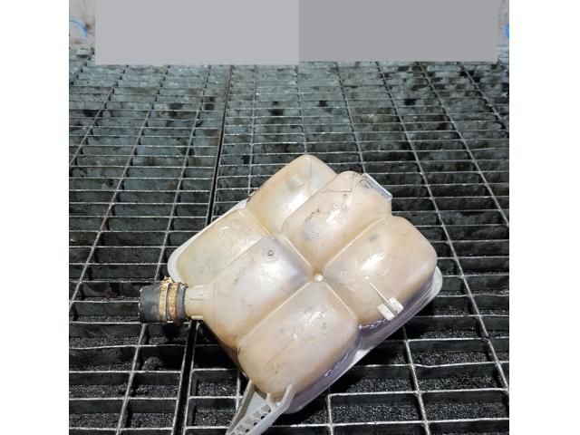 bontott FORD KUGA Kiegyenlítő Tartály