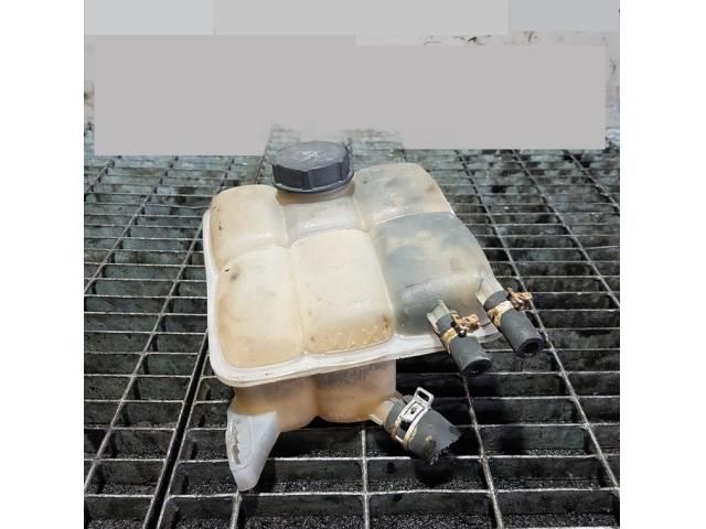 bontott FORD KUGA Kiegyenlítő Tartály