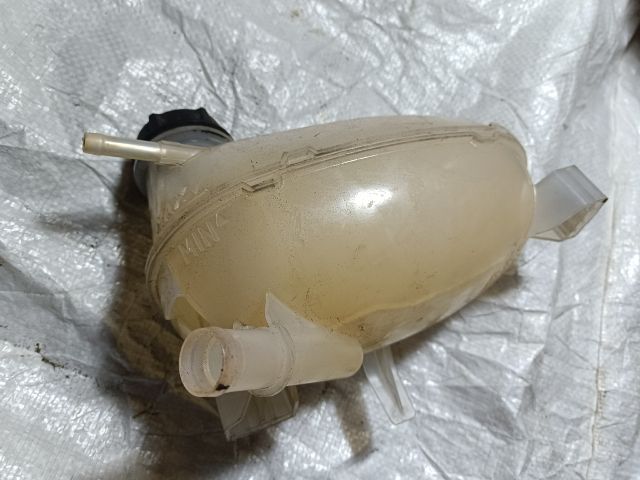 bontott FORD KUGA Kiegyenlítő Tartály