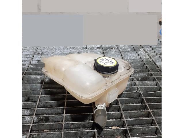 bontott FORD KUGA Kiegyenlítő Tartály