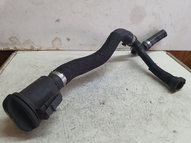 bontott FORD KUGA Olajbeöntő Sapka