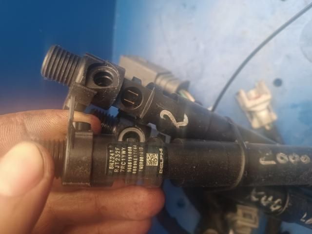 bontott FORD KUGA Porlasztó Sor / Híd