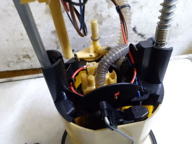 bontott FORD KUGA Üzemanyag Szivattyú