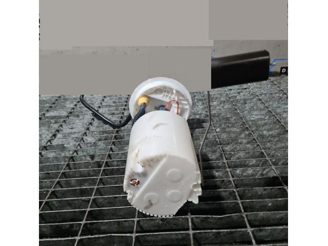 bontott FORD KUGA Üzemanyagszint Jeladó