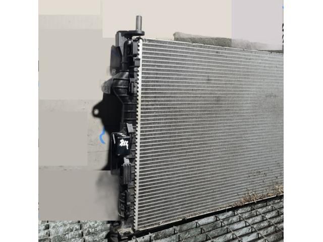 bontott FORD KUGA Vízhűtő Radiátor (Klímás)