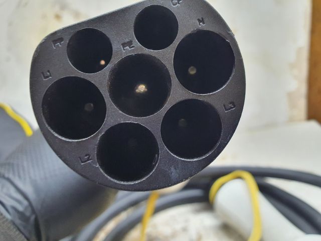 bontott FORD KUGA Hybrid Akkumulátor Töltő