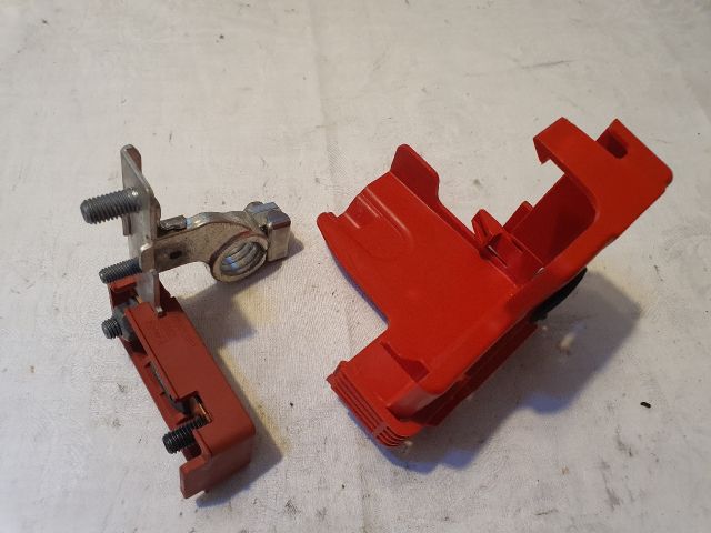 bontott FORD KUGA Akkumulátor Saru Elektronikával