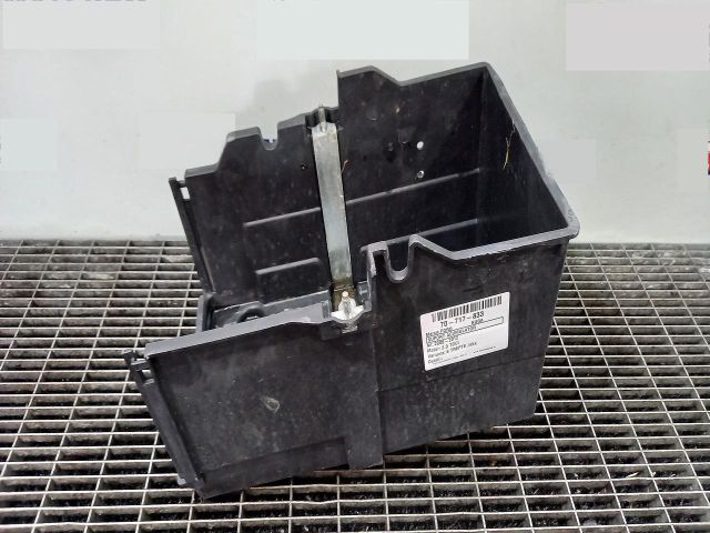 bontott FORD KUGA Akkumulátor Tartó