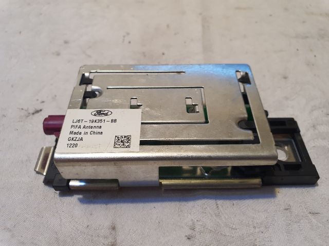 bontott FORD KUGA Antenna Erősítő