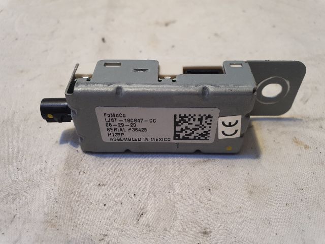 bontott FORD KUGA Antenna Erősítő