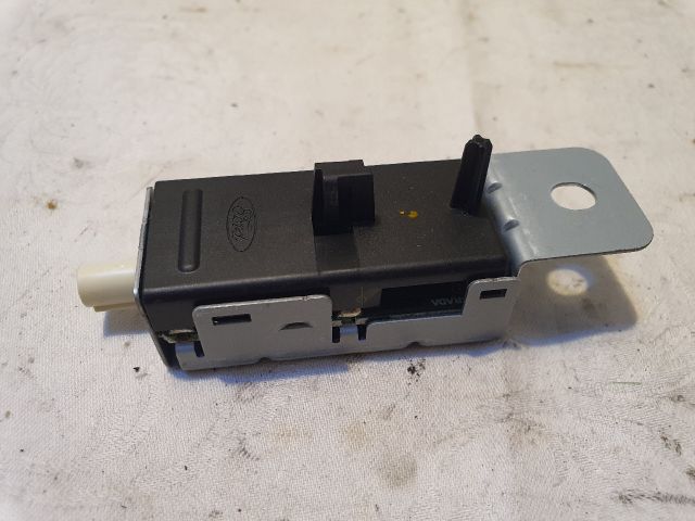 bontott FORD KUGA Antenna Erősítő