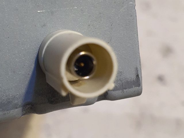 bontott FORD KUGA Antenna Erősítő