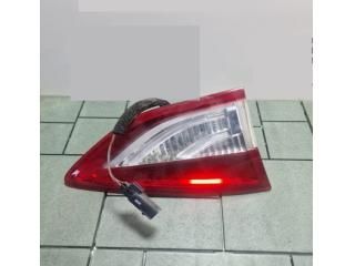 bontott FORD KUGA Bal Belső Hátsó Lámpa