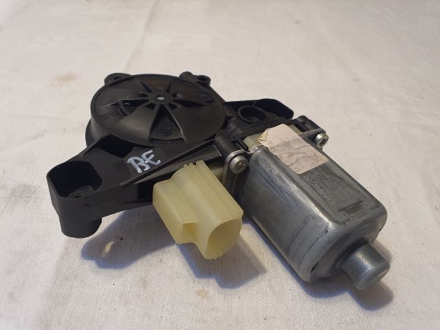 bontott FORD KUGA Bal első Ablakemelő Motor