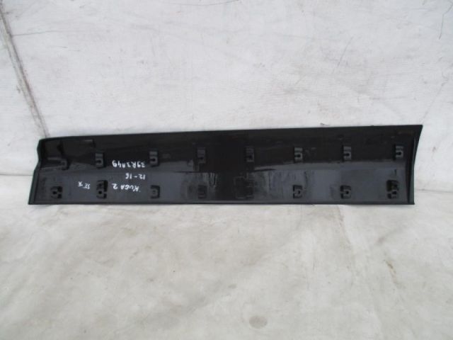 bontott FORD KUGA Bal első Ajtó Díszléc