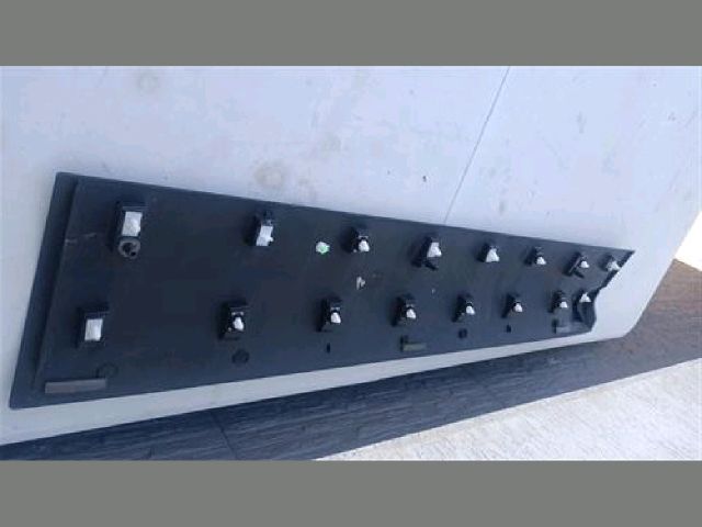 bontott FORD KUGA Bal első Ajtó Díszléc