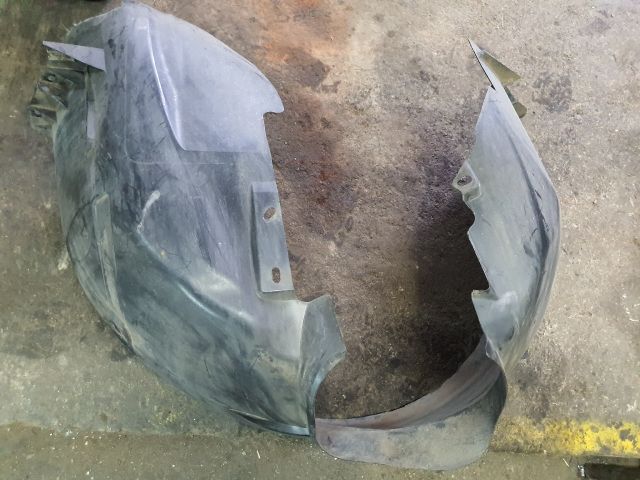 bontott FORD KUGA Bal első Első Dobbetét (Kerékjárati, Műanyag)