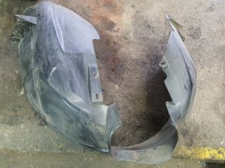 bontott FORD KUGA Bal első Első Dobbetét (Kerékjárati, Műanyag)