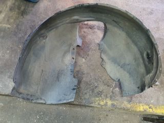 bontott FORD KUGA Bal első Első Dobbetét (Kerékjárati, Műanyag)