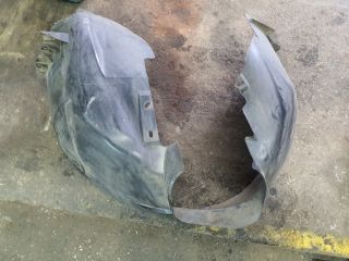 bontott FORD KUGA Bal első Első Dobbetét (Kerékjárati, Műanyag)