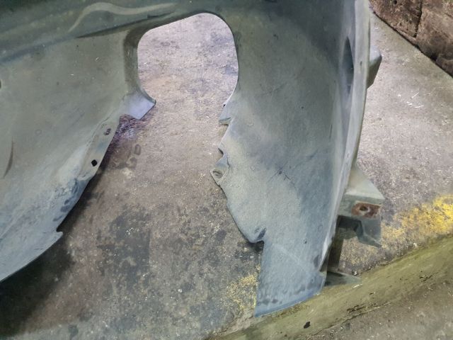 bontott FORD KUGA Bal első Első Dobbetét (Kerékjárati, Műanyag)