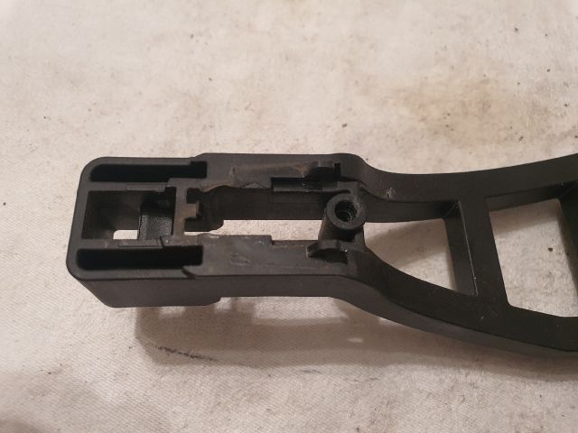 bontott FORD KUGA Bal első Külső Kilincsfészek