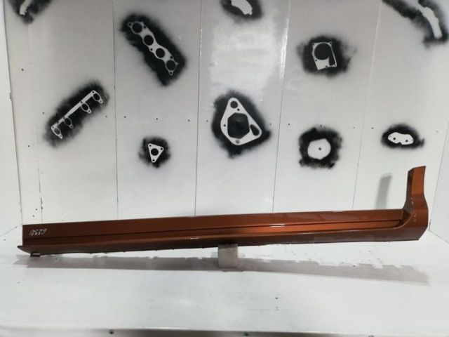 bontott FORD KUGA Bal első Küszöb Díszléc