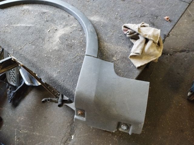 bontott FORD KUGA Bal első Sárvédő Díszléc