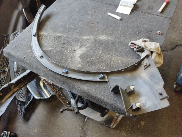 bontott FORD KUGA Bal első Sárvédő Díszléc