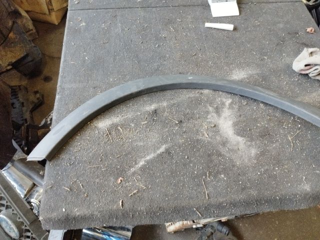 bontott FORD KUGA Bal első Sárvédő Díszléc