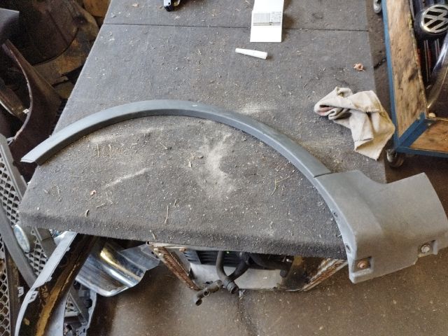 bontott FORD KUGA Bal első Sárvédő Díszléc