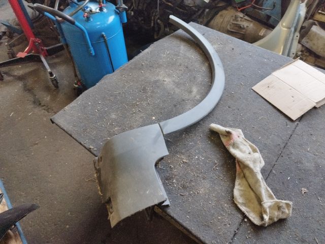 bontott FORD KUGA Bal első Sárvédő Díszléc