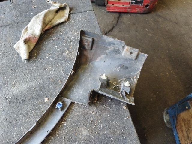 bontott FORD KUGA Bal első Sárvédő Díszléc