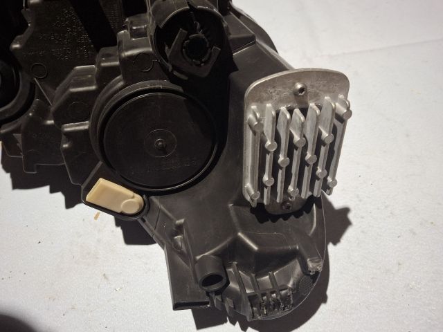 bontott FORD KUGA Bal Fényszóró