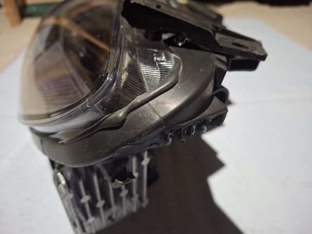 bontott FORD KUGA Bal Fényszóró