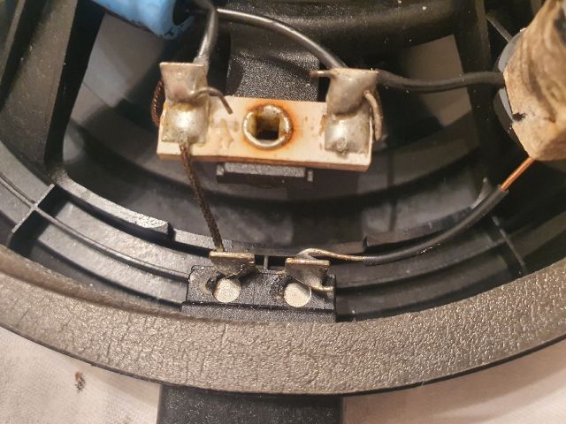 bontott FORD KUGA Bal hátsó Hangszóró