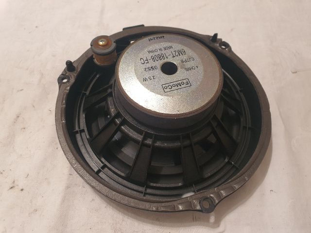 bontott FORD KUGA Bal hátsó Hangszóró