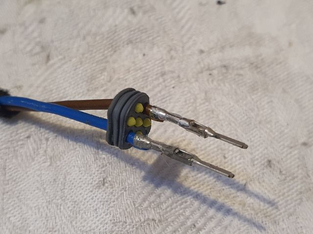 bontott FORD KUGA Bal hátsó Külső Kilincsfészek