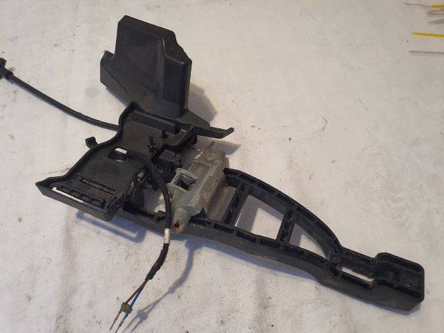 bontott FORD KUGA Bal hátsó Külső Kilincsfészek