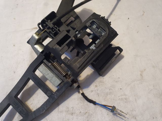 bontott FORD KUGA Bal hátsó Külső Kilincsfészek