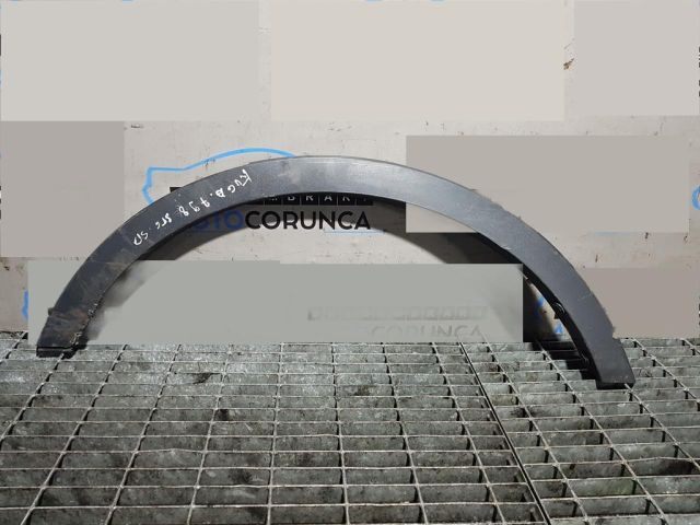 bontott FORD KUGA Bal hátsó Sárvédő Díszléc