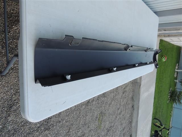 bontott FORD KUGA Bal Küszöb