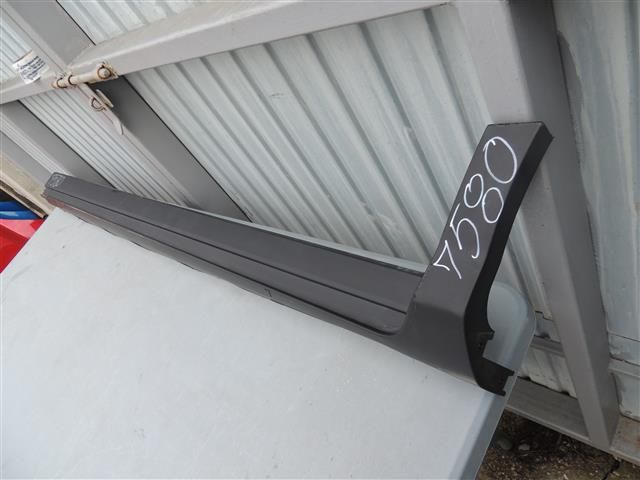 bontott FORD KUGA Bal Küszöb