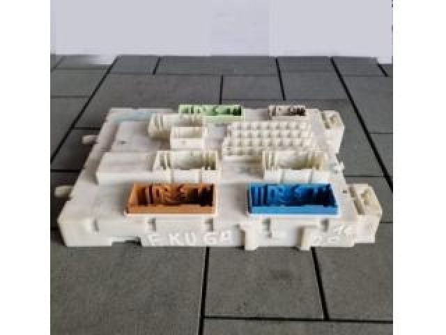 bontott FORD KUGA Biztosítéktábla Utastér