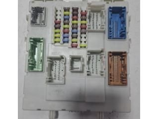 bontott FORD KUGA Biztosítéktábla Utastér