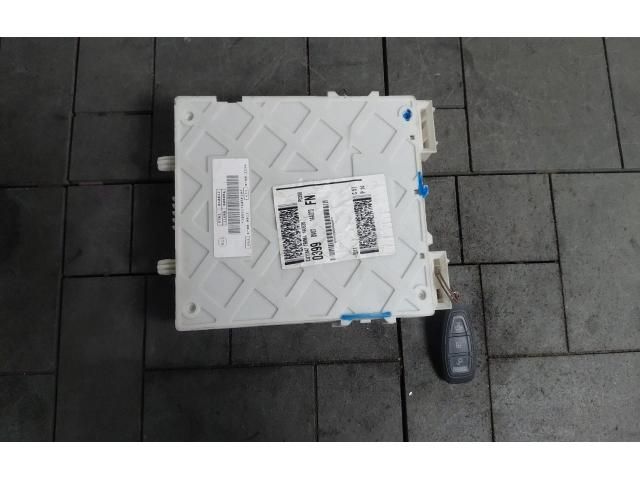 bontott FORD KUGA Biztosítéktábla Utastér