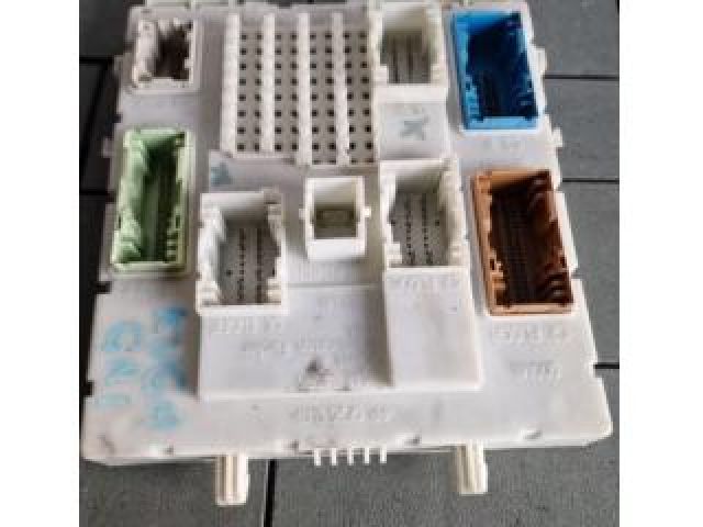 bontott FORD KUGA Biztosítéktábla Utastér