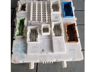 bontott FORD KUGA Biztosítéktábla Utastér