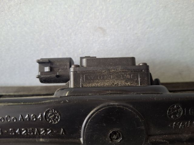 bontott FORD KUGA Csomagtér Nyitó Kar / Gomb