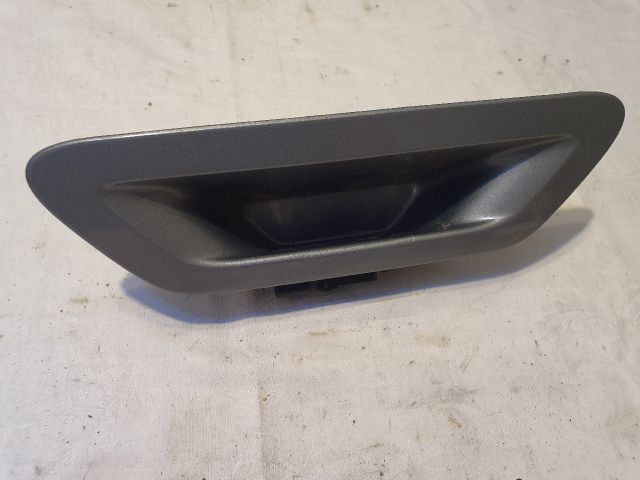 bontott FORD KUGA Csomagtérajtó Kilincs